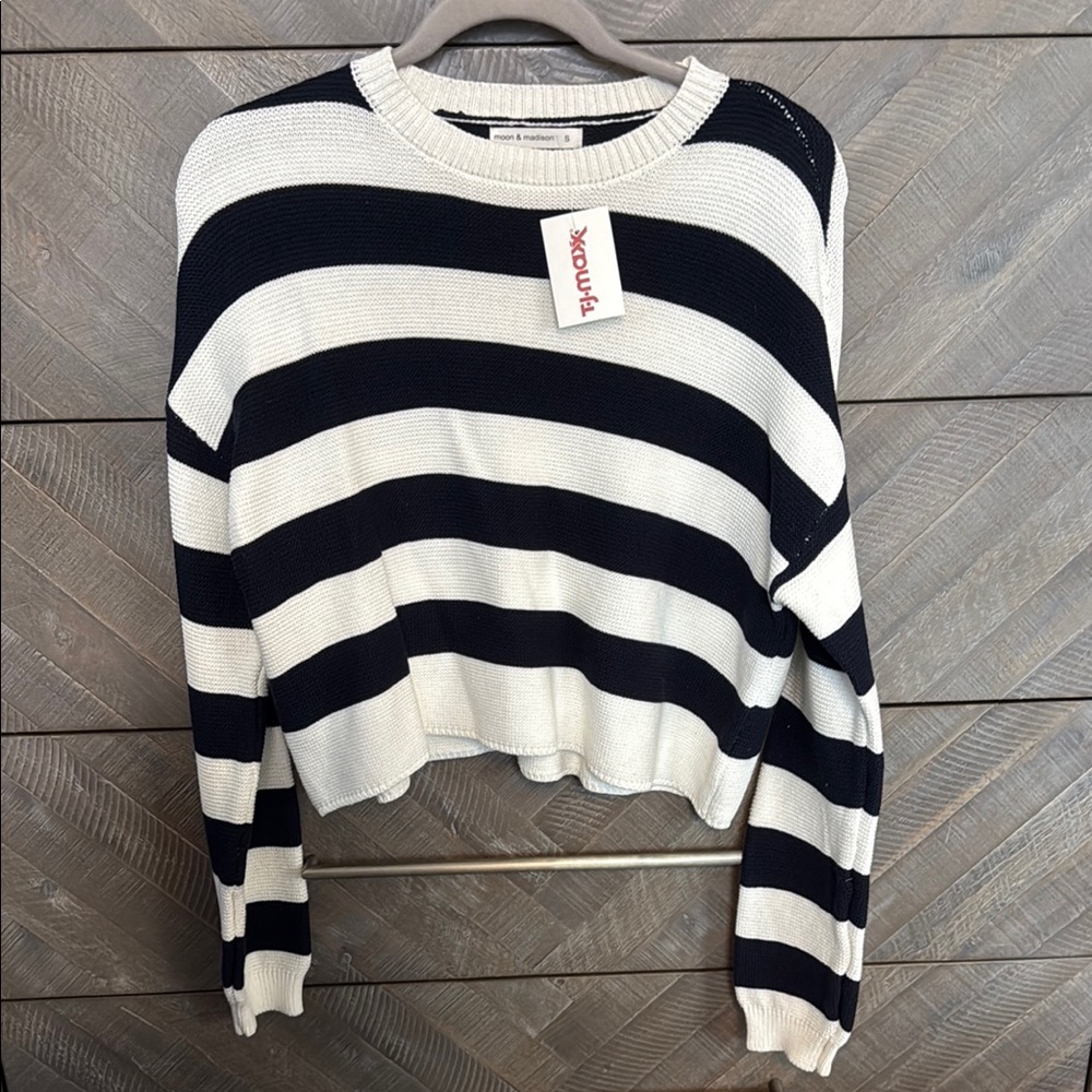 moon & madison Black and White Striped Sweater